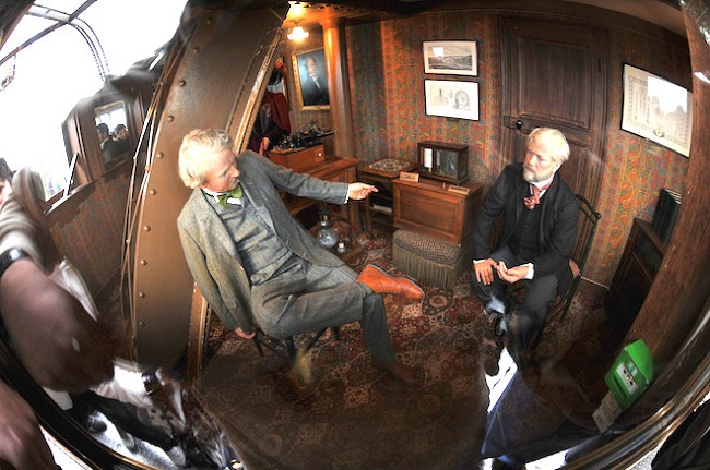 room on the top of eiffel tower ww.goodplanet.info