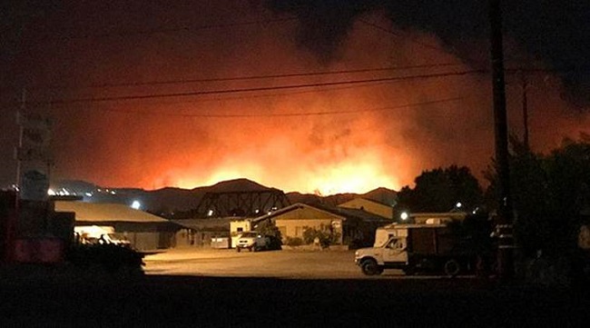 California Couple Find’s Wife’s Wedding Ring In Burnt Down Home, Then Hubby Does The Most Beautiful Thing Ever California Couple Find’s Wife’s Wedding Ring In Burnt Down Home, Then Hubby Does The Most Beautiful Thing Ever