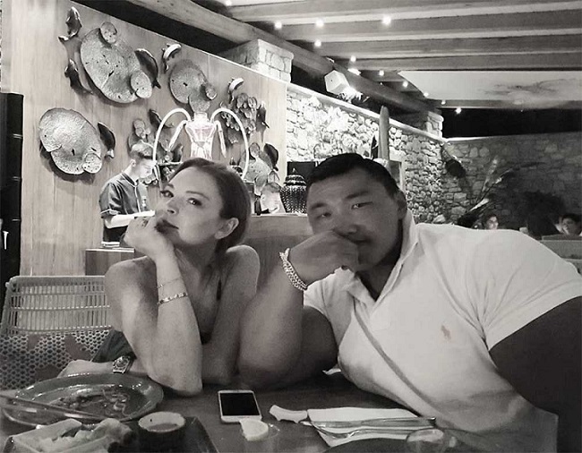 The couple met in Mykonos Greece The couple met in Mykonos Greece