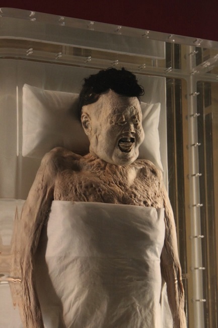 The corpse deteriorated after coming in contact with air