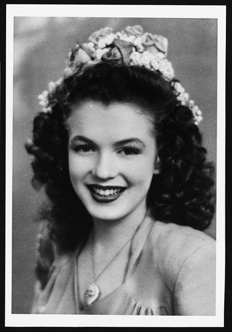 A 15-year-old Norma Jeane Mortenson posing like a beauty queen