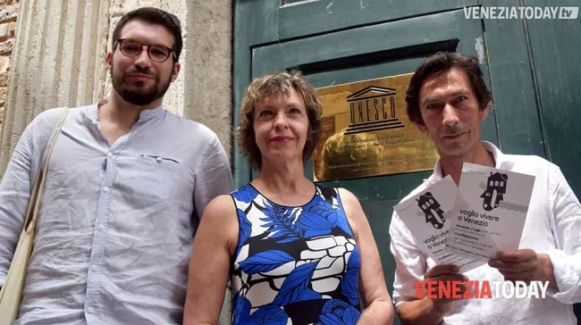 Citizens move for protecting tourists.