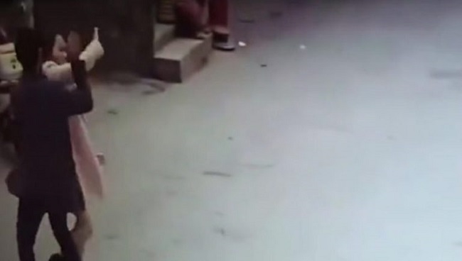 Li was irked by the poor service of the store Li was irked by the poor service of the store