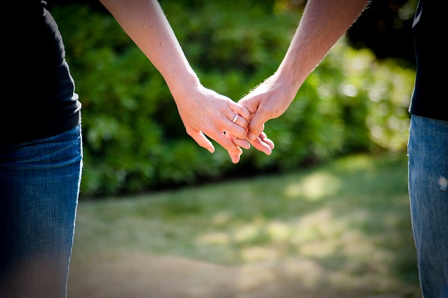 Many people announce their engagement on Facebook Many people announce their engagement on Facebook