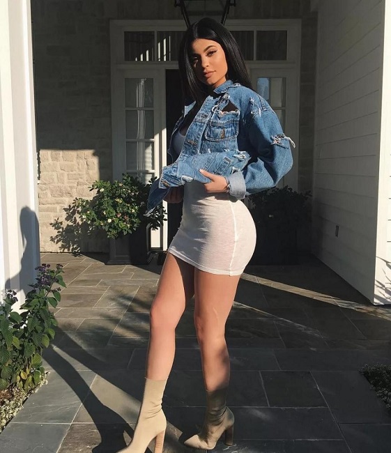 Despite the support, Kylie is struggling to manage the newborn Despite the support, Kylie is struggling to manage the newborn