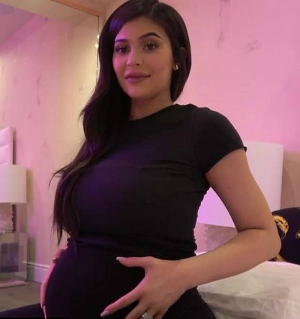 Kylie just asks nanny to take care of baby when she is crying Kylie just asks nanny to take care of baby when she is crying