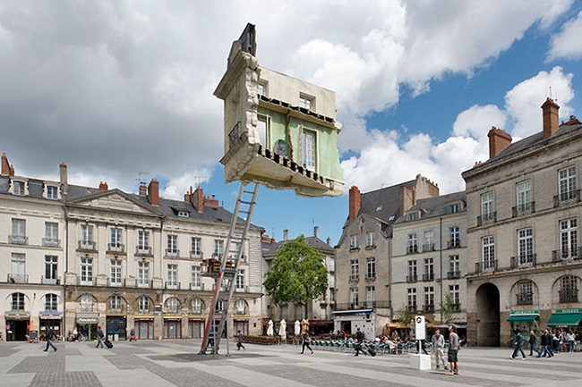 Monte-Meubles, L’Ultime Déménagement – Leandro Erlich Monte-Meubles, L’Ultime Déménagement – Leandro Erlich