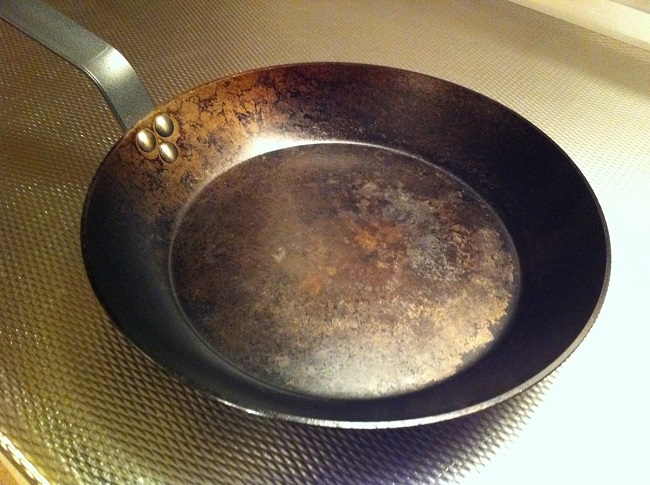 The best way to clean a cast iron frying pan The best way to clean a cast iron frying pan