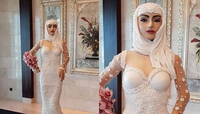 The bride cake also carried pearls and three-carat diamonds The bride cake also carried pearls and three-carat diamonds