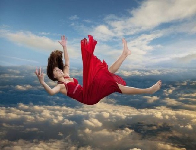 The Five Most Common Nightmares Are Falling, Being Chased, Death Of A Family Person, Feeling Traped And Being Late