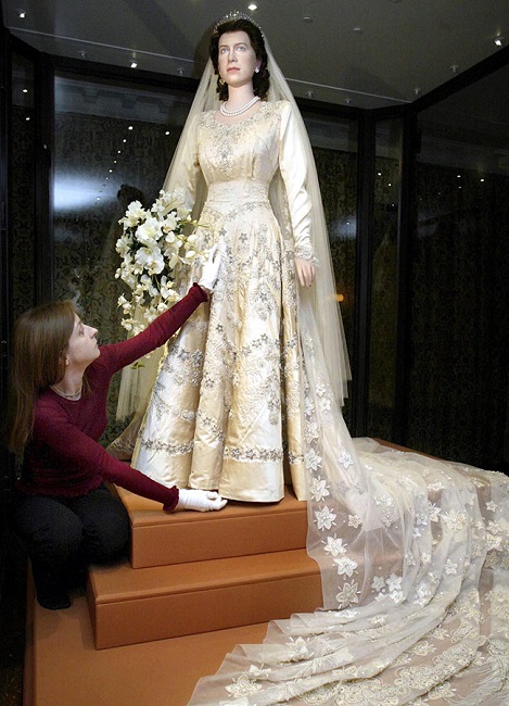 15 Secret Details You Didn’t Know About Queen Elizabeth’s Wedding Dress