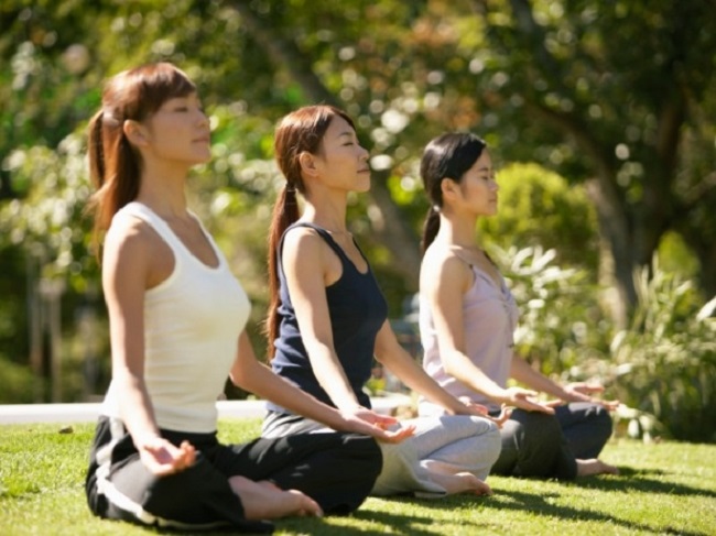 girl meditating girl medidating