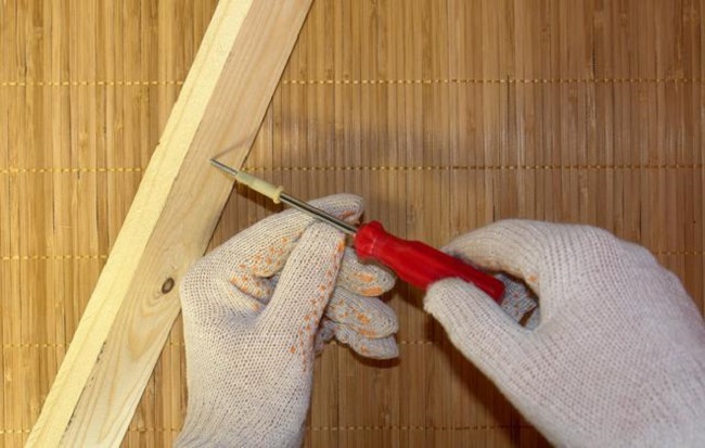 How not to drop small screws How not to drop small screws