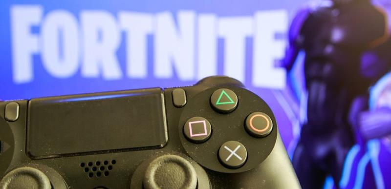 Nine-year-old girl addicted to “Fortnite” wets herself while gaming Nine-year-old girl addicted to “Fortnite” wets herself while gaming