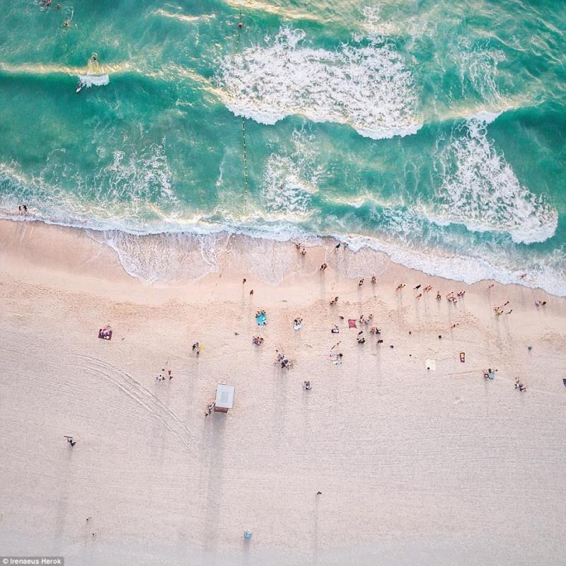 Which place is this? Which place is this?