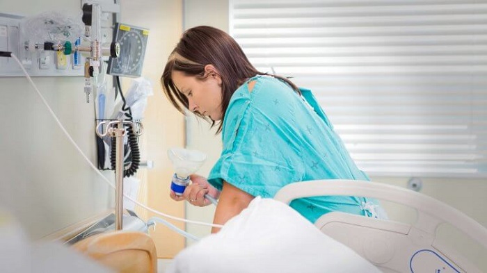 How does laughing gas work for women during labor