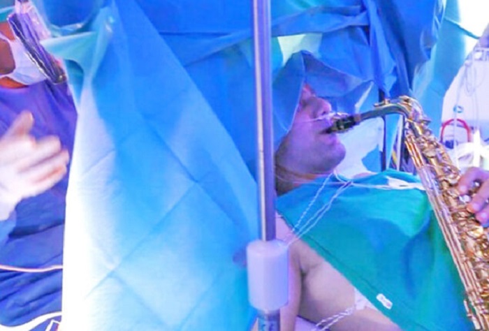 G.Z. remained calm throughout the surgery thanks to his saxophone G.Z. remained calm throughout the surgery thanks to his saxophone