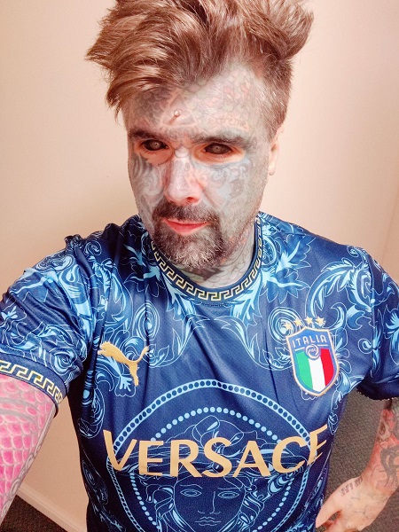 He talks about the problems he had while working at a call center