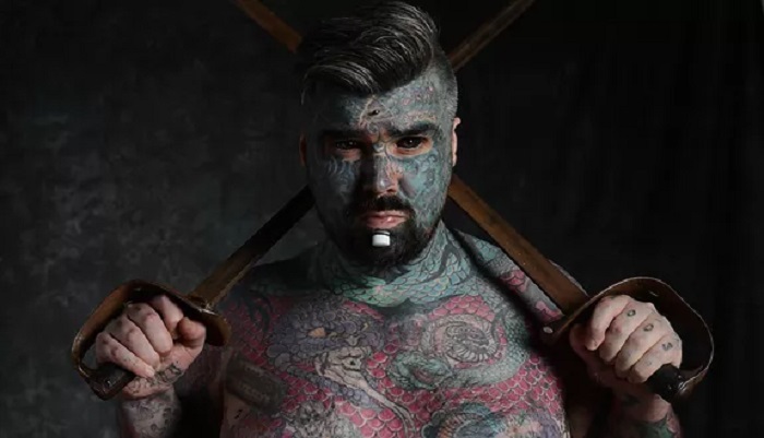 He was stabbed once He was stabbed once