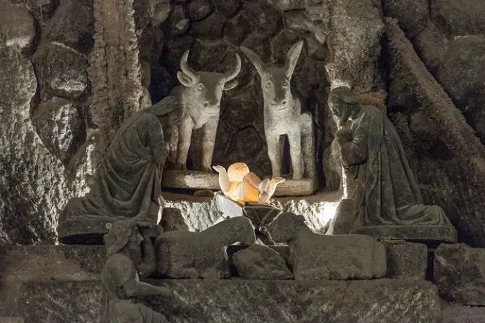 The salt comes in different colors in the mine The salt comes in different colors in the mine