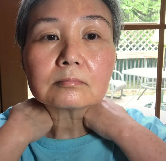 Begin with the neck area Begin with the neck area