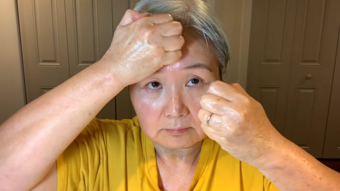 How to massage with the oil