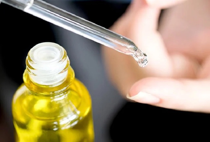 Apply Vitamin E on skin tags