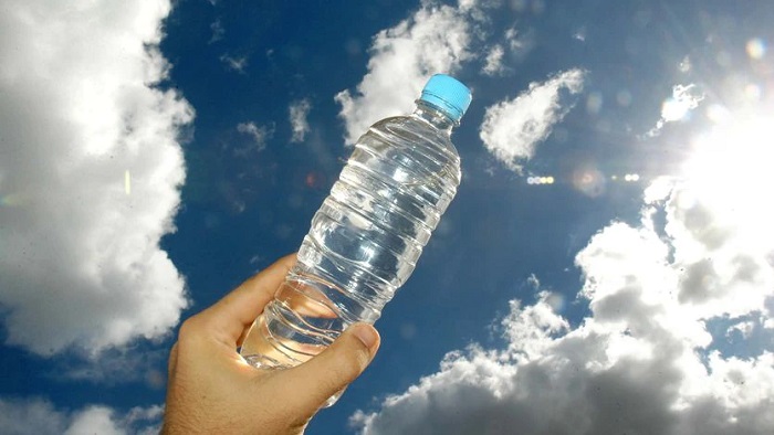 Chemicals seep out of plastic bottles 