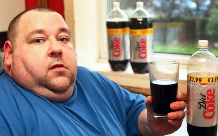 Diet cola has been linked to health problems related to being overweight Diet cola has been linked to health problems related to being overweight