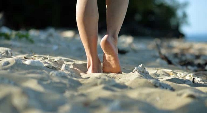 Precautions for when you finally go walking barefoot outdoors